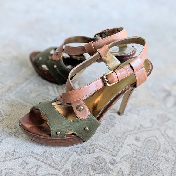 Guess Platform High Heel - Picture 5 of 8